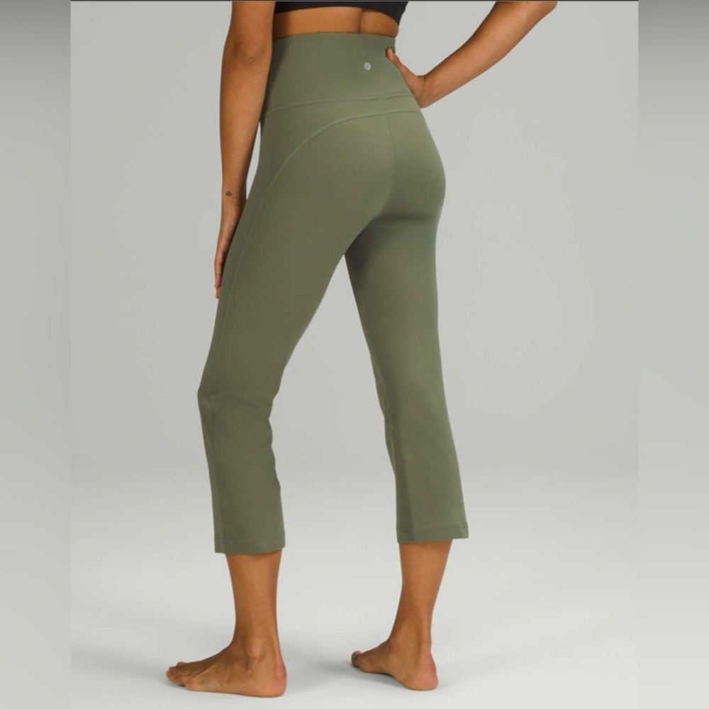 Lululemon Groove Super-High-Rise Crop 23" in Green Twill - Picture 3 of 4